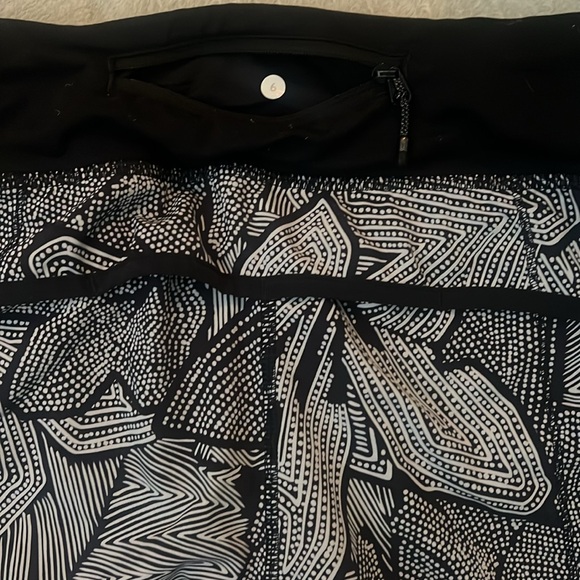Lululemon SPEED UP SHORT low rise 2.5” - Picture 4 of 5